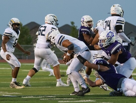 Elgin varsity football senior defensive end Rogelio Huitron (10) sacks the opposing quarterback on Sept. 1 during the Wildcats’ 47-0 win at home vs. Akins. Photo by Marcial Guajardo